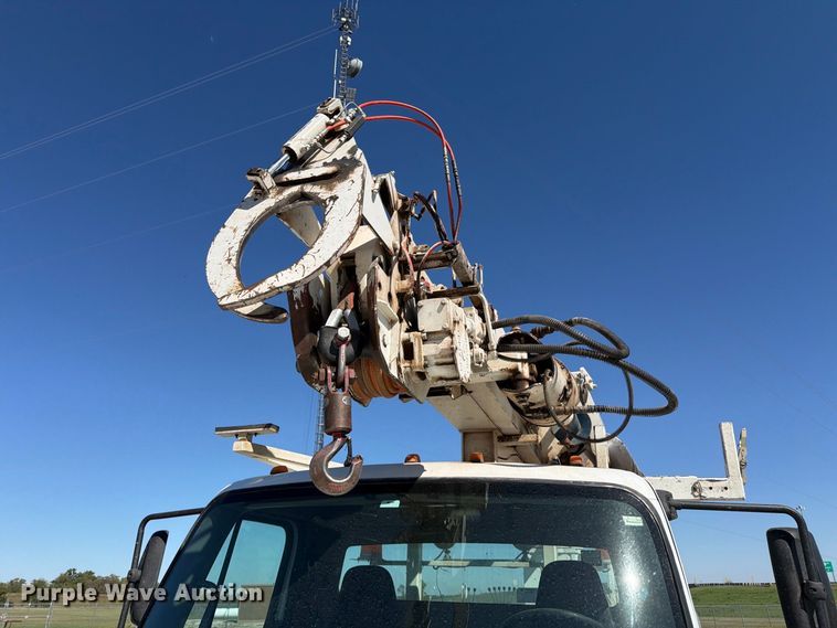 image for item EP7918 2007 Freightliner Business Class M2 digger derrick truck
