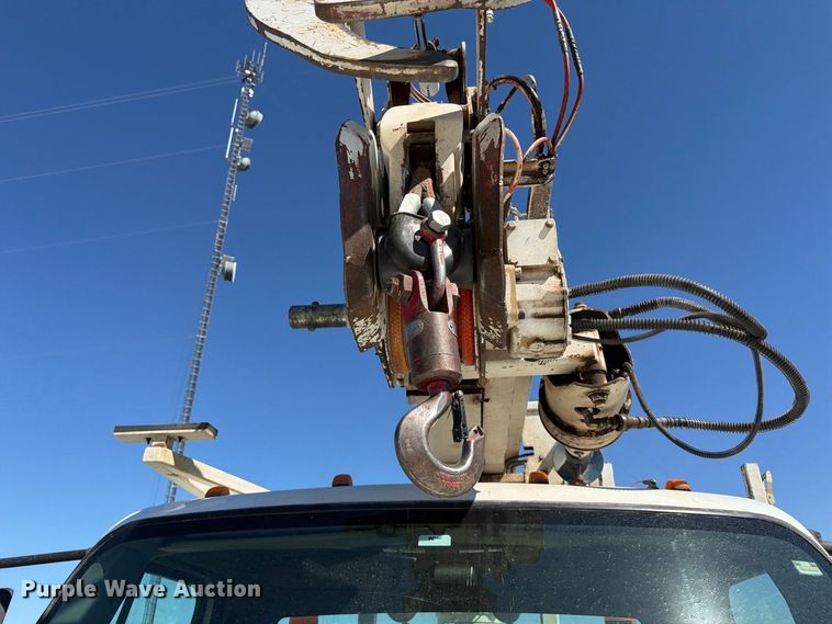 image for item EP7918 2007 Freightliner Business Class M2 digger derrick truck