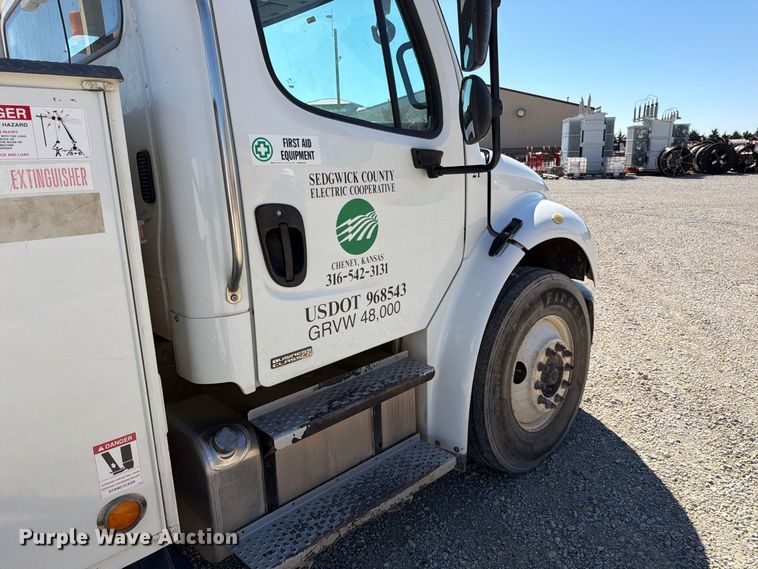image for item EP7918 2007 Freightliner Business Class M2 digger derrick truck