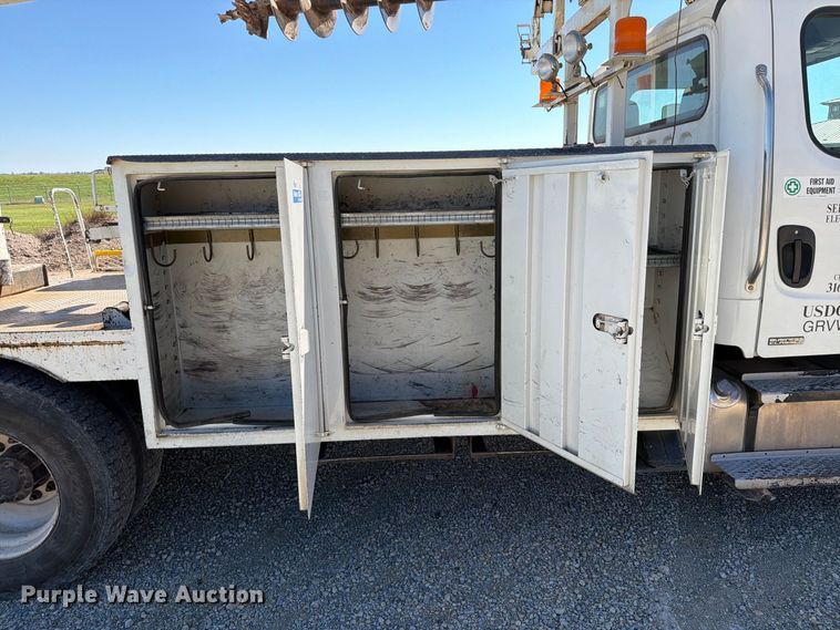 image for item EP7918 2007 Freightliner Business Class M2 digger derrick truck
