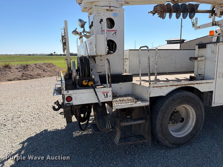 image for item EP7918 2007 Freightliner Business Class M2 digger derrick truck