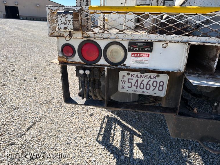image for item EP7918 2007 Freightliner Business Class M2 digger derrick truck