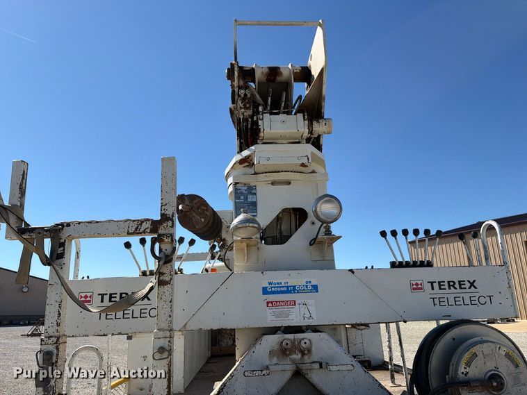 image for item EP7918 2007 Freightliner Business Class M2 digger derrick truck
