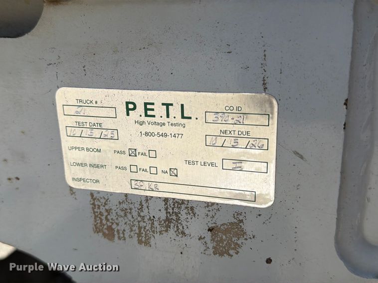image for item EP7918 2007 Freightliner Business Class M2 digger derrick truck