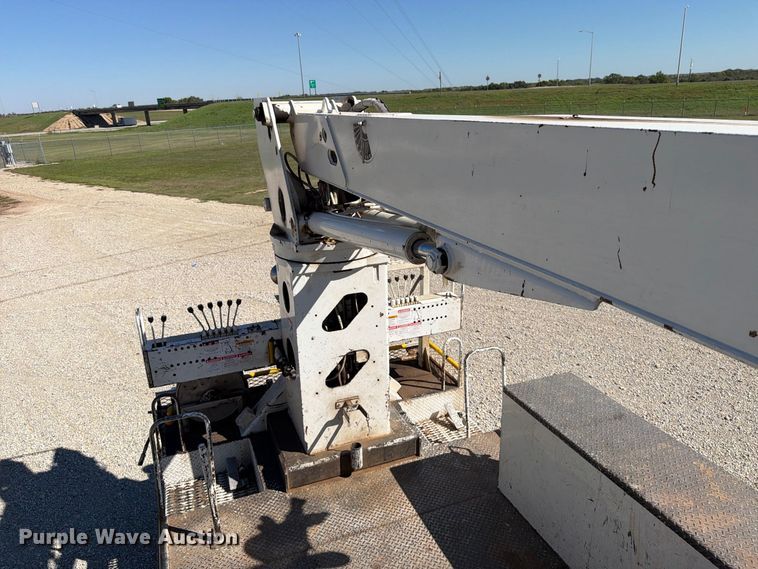 image for item EP7918 2007 Freightliner Business Class M2 digger derrick truck