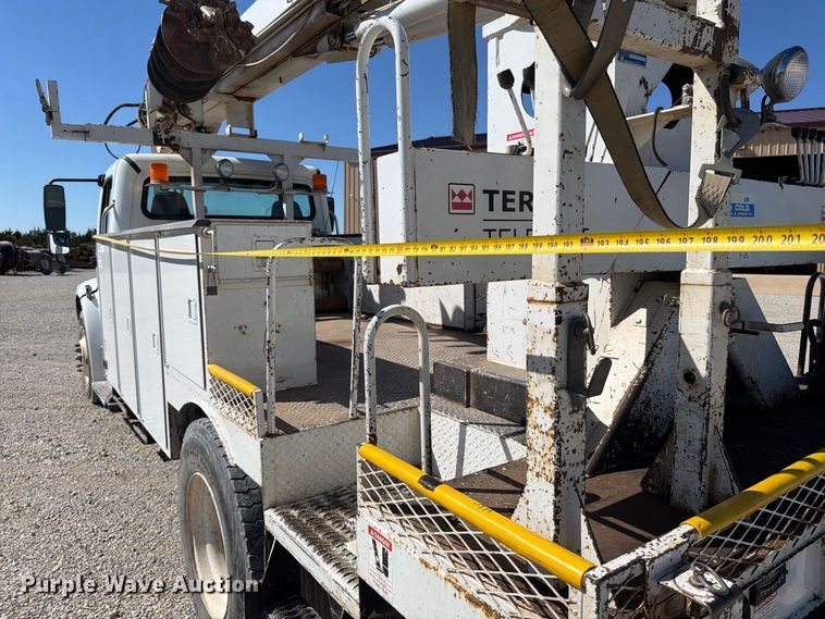 image for item EP7918 2007 Freightliner Business Class M2 digger derrick truck