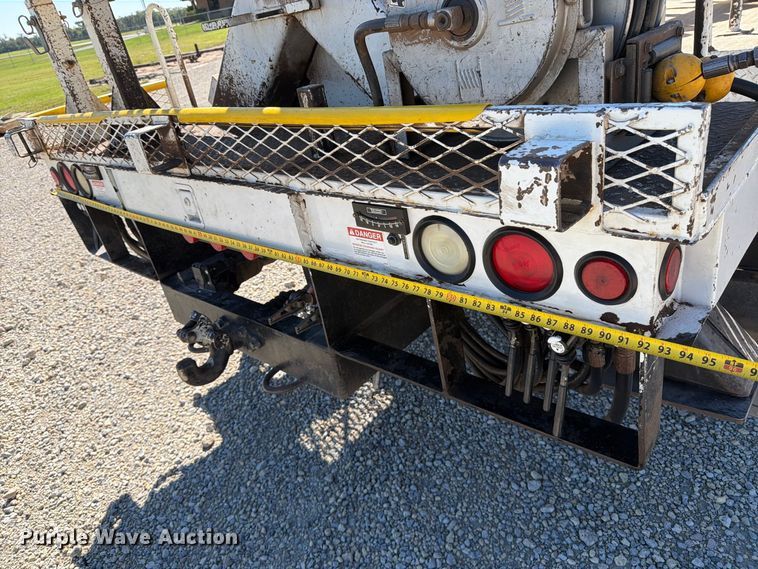 image for item EP7918 2007 Freightliner Business Class M2 digger derrick truck