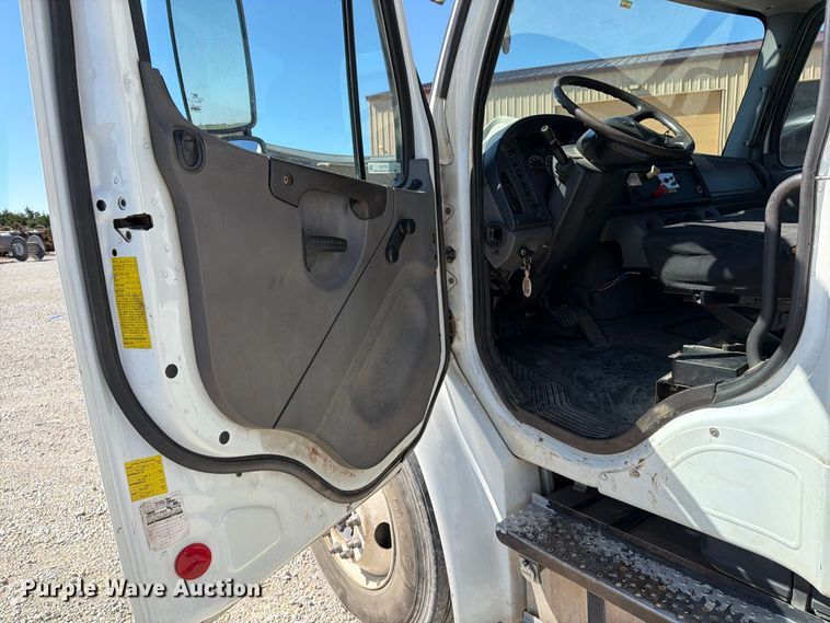 image for item EP7918 2007 Freightliner Business Class M2 digger derrick truck
