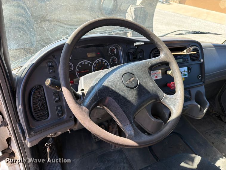 image for item EP7918 2007 Freightliner Business Class M2 digger derrick truck