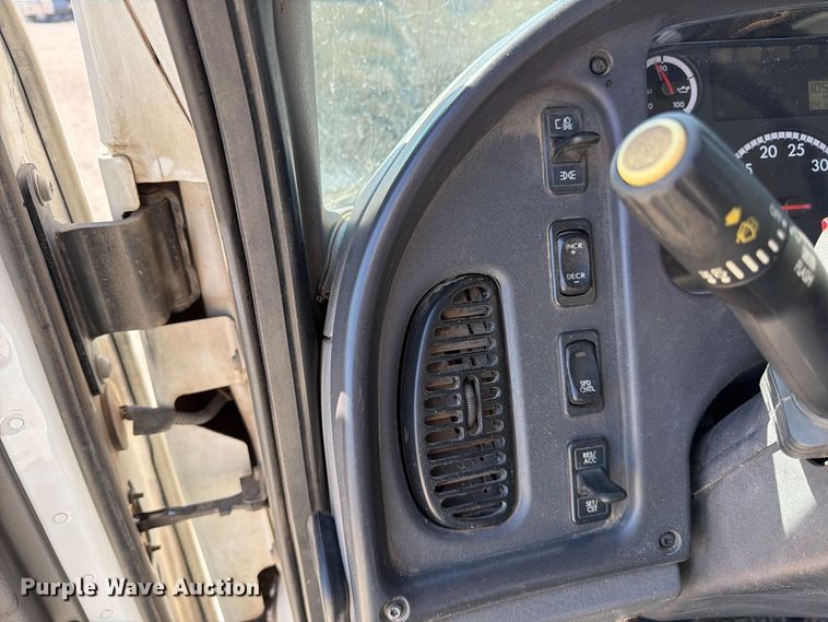 image for item EP7918 2007 Freightliner Business Class M2 digger derrick truck