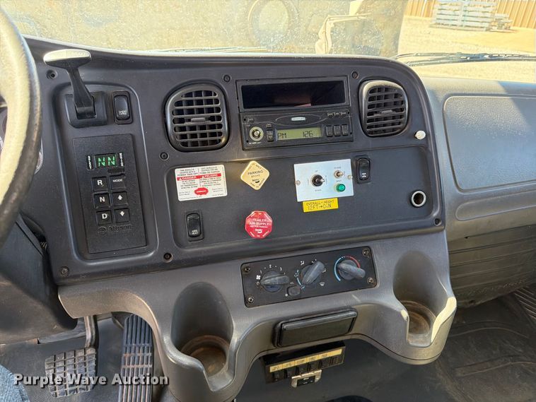 image for item EP7918 2007 Freightliner Business Class M2 digger derrick truck