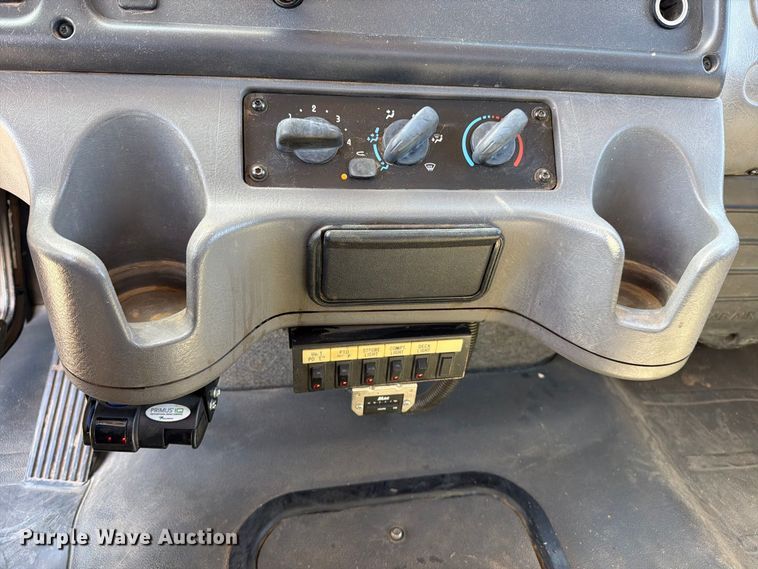 image for item EP7918 2007 Freightliner Business Class M2 digger derrick truck