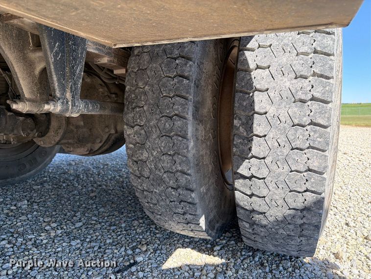 image for item EP7918 2007 Freightliner Business Class M2 digger derrick truck
