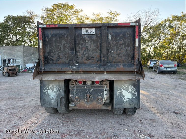 image for item EP7921 2001 Volvo VNM dump truck