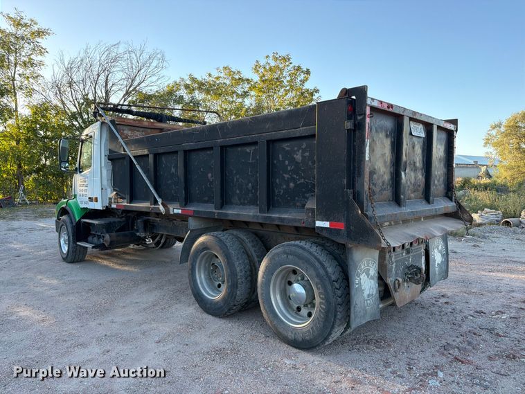 image for item EP7921 2001 Volvo VNM dump truck