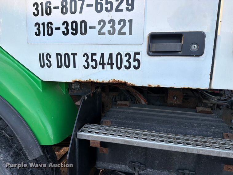 image for item EP7921 2001 Volvo VNM dump truck