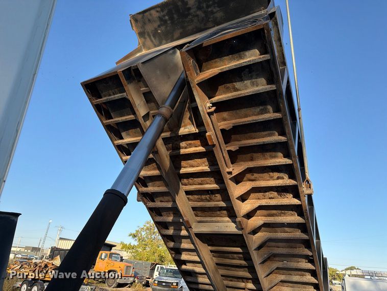 image for item EP7921 2001 Volvo VNM dump truck