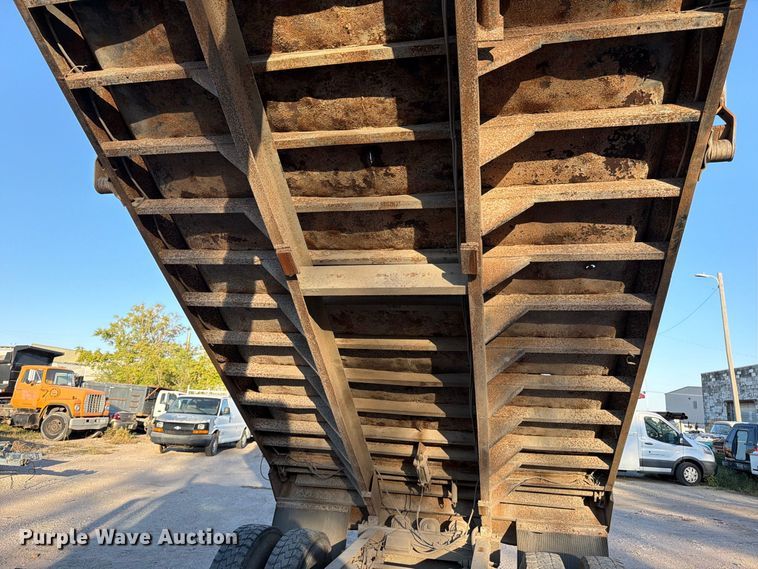 image for item EP7921 2001 Volvo VNM dump truck