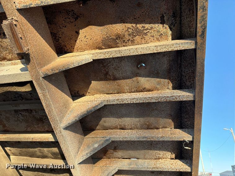 image for item EP7921 2001 Volvo VNM dump truck