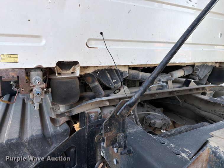 image for item EP7921 2001 Volvo VNM dump truck