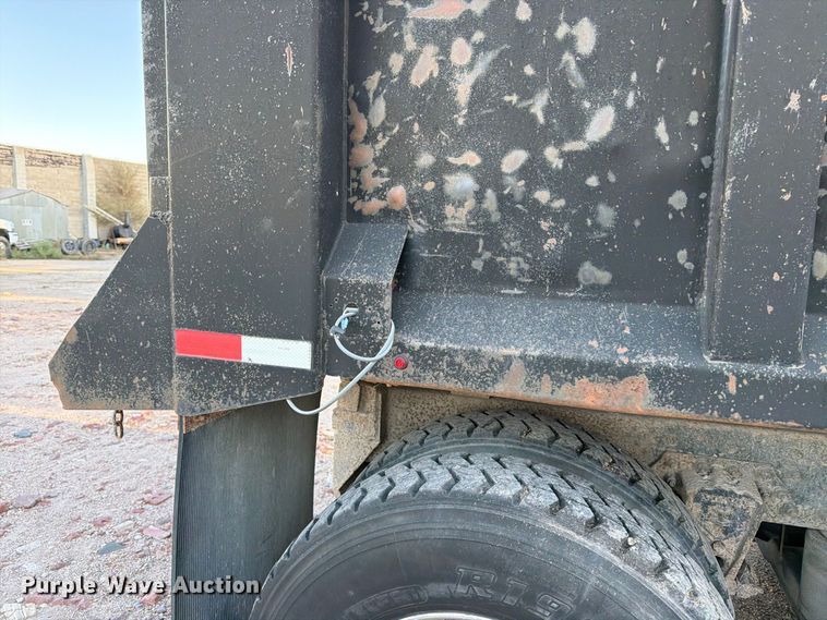 image for item EP7921 2001 Volvo VNM dump truck