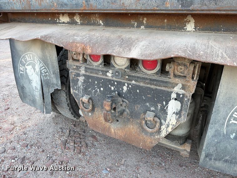 image for item EP7921 2001 Volvo VNM dump truck
