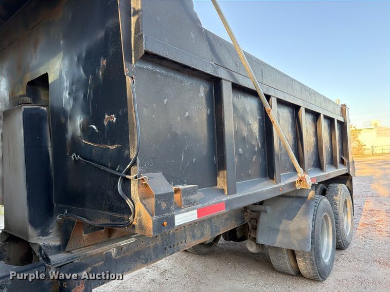 image for item EP7921 2001 Volvo VNM dump truck