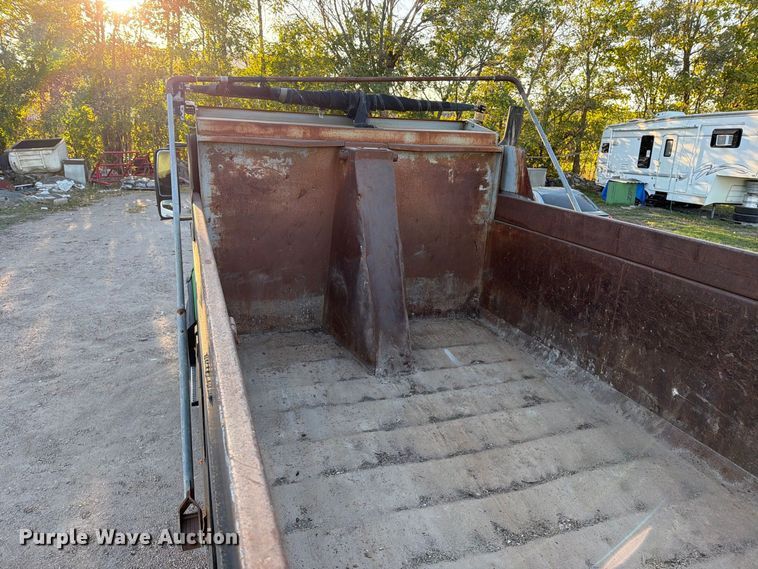 image for item EP7921 2001 Volvo VNM dump truck