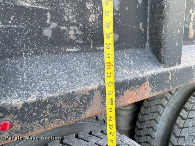 image for item EP7921 2001 Volvo VNM dump truck