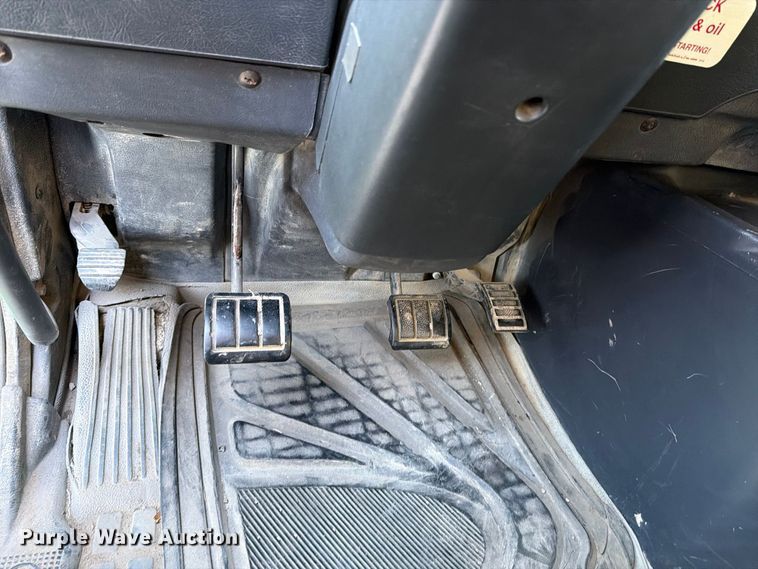 image for item EP7921 2001 Volvo VNM dump truck