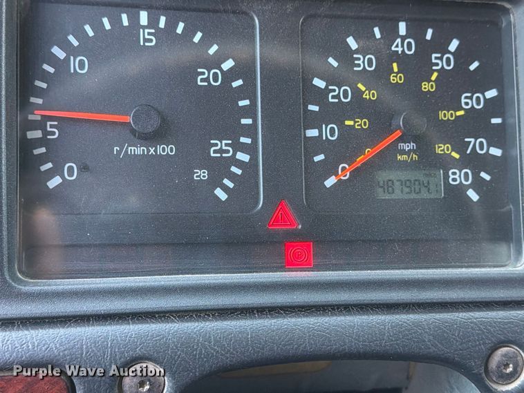 image for item EP7921 2001 Volvo VNM dump truck