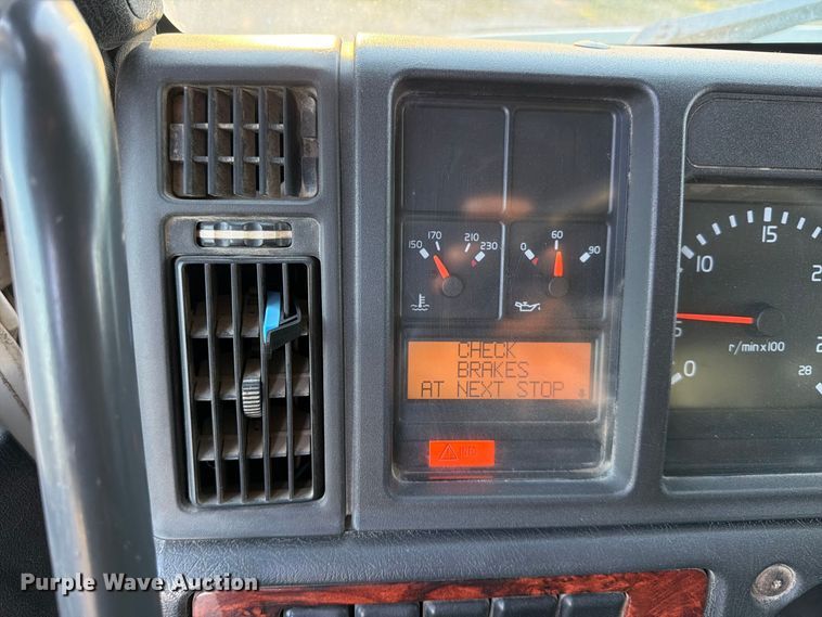 image for item EP7921 2001 Volvo VNM dump truck