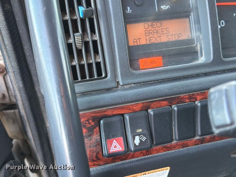 image for item EP7921 2001 Volvo VNM dump truck