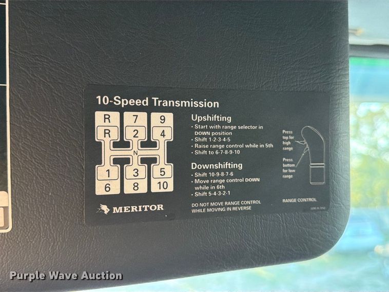 image for item EP7921 2001 Volvo VNM dump truck