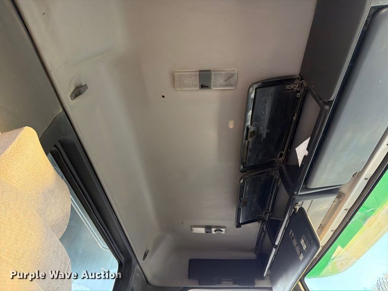 image for item EP7921 2001 Volvo VNM dump truck