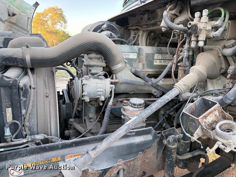 image for item EP7921 2001 Volvo VNM dump truck