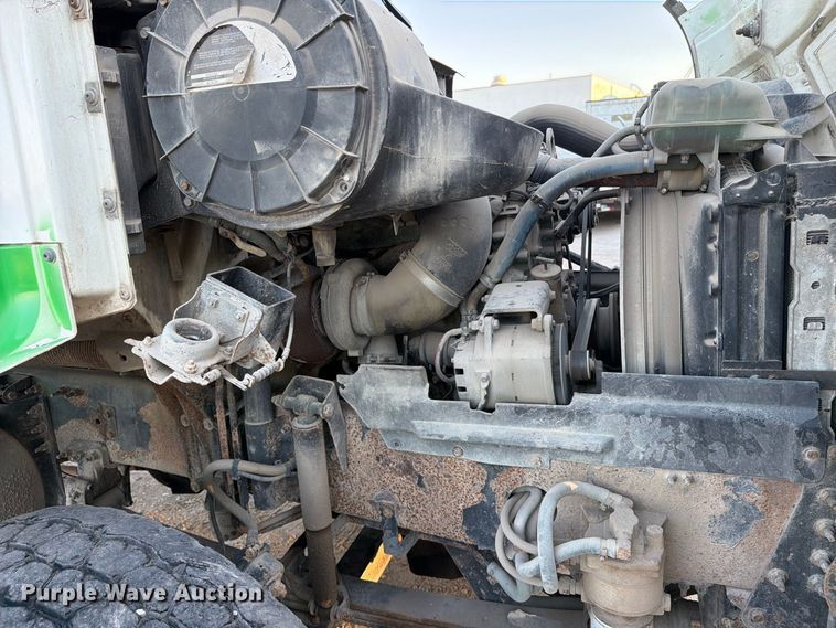 image for item EP7921 2001 Volvo VNM dump truck