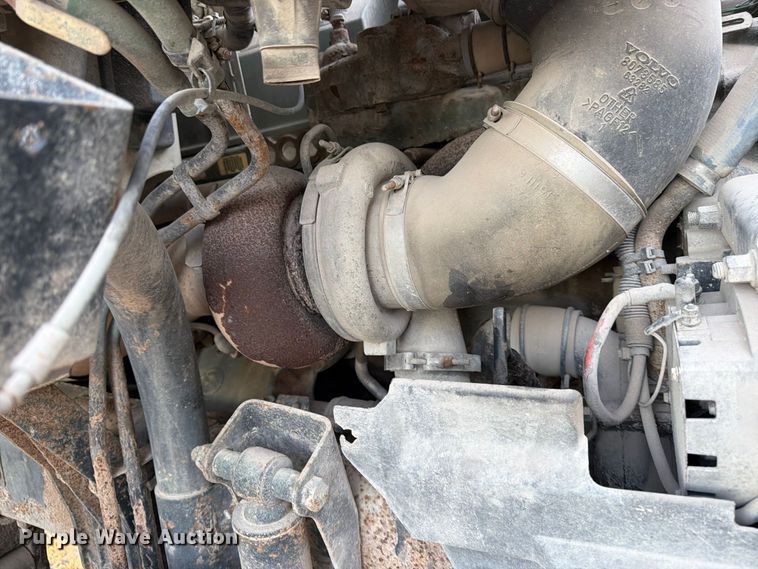 image for item EP7921 2001 Volvo VNM dump truck