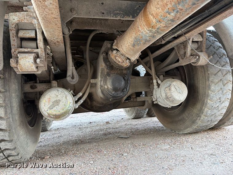 image for item EP7921 2001 Volvo VNM dump truck