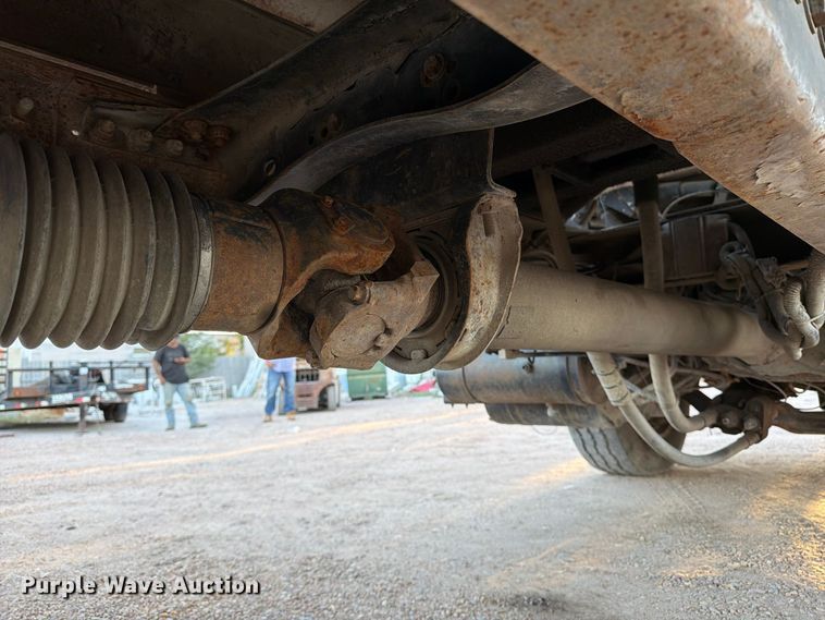 image for item EP7921 2001 Volvo VNM dump truck
