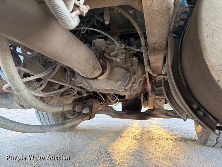 image for item EP7921 2001 Volvo VNM dump truck