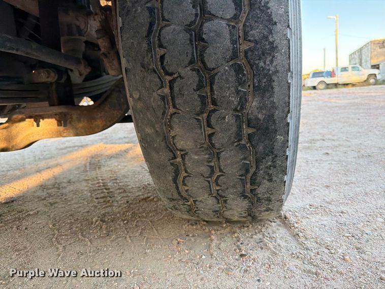 image for item EP7921 2001 Volvo VNM dump truck