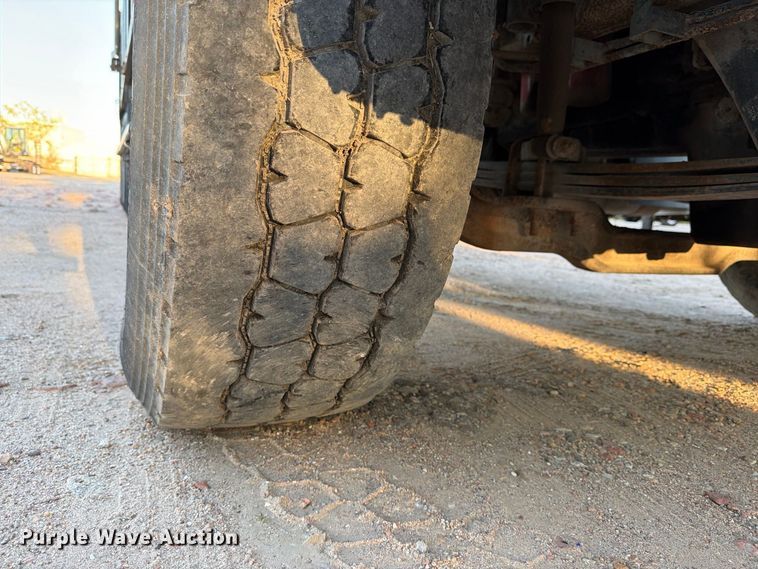 image for item EP7921 2001 Volvo VNM dump truck