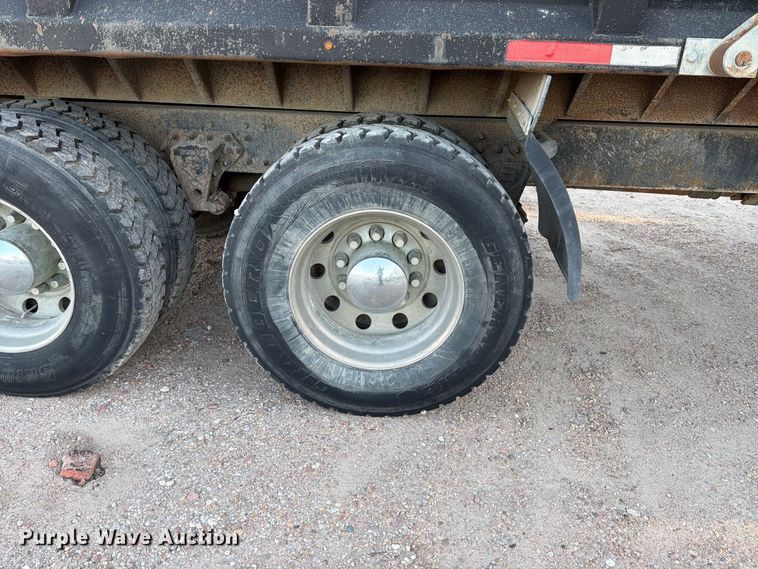 image for item EP7921 2001 Volvo VNM dump truck