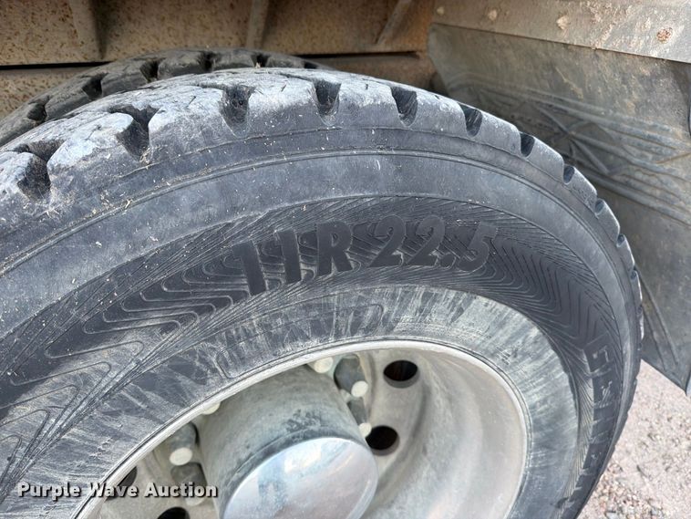 image for item EP7921 2001 Volvo VNM dump truck