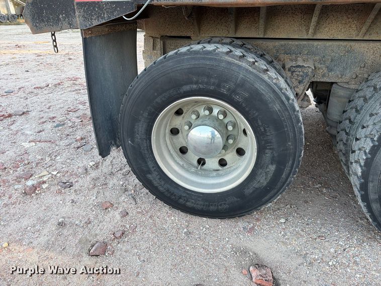 image for item EP7921 2001 Volvo VNM dump truck