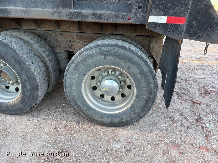 image for item EP7921 2001 Volvo VNM dump truck