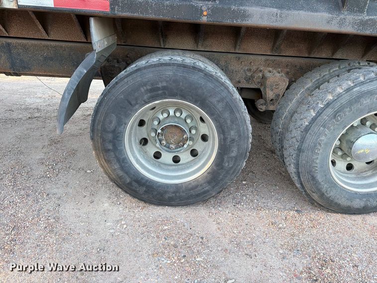 image for item EP7921 2001 Volvo VNM dump truck