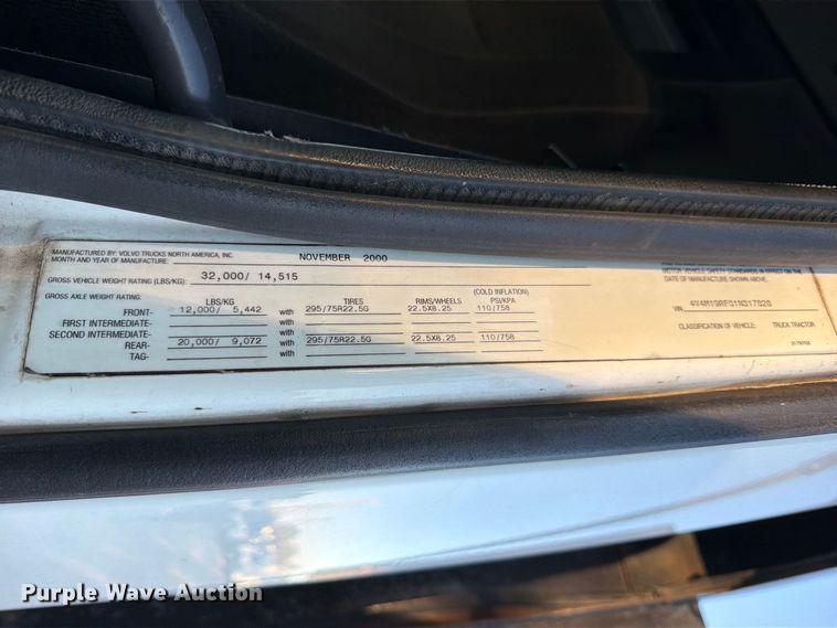 image for item EP7921 2001 Volvo VNM dump truck
