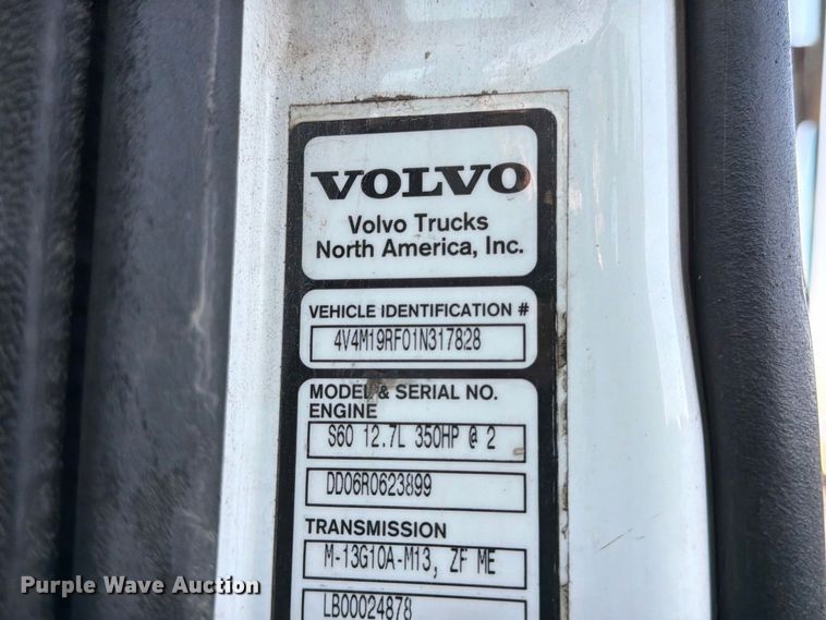 image for item EP7921 2001 Volvo VNM dump truck